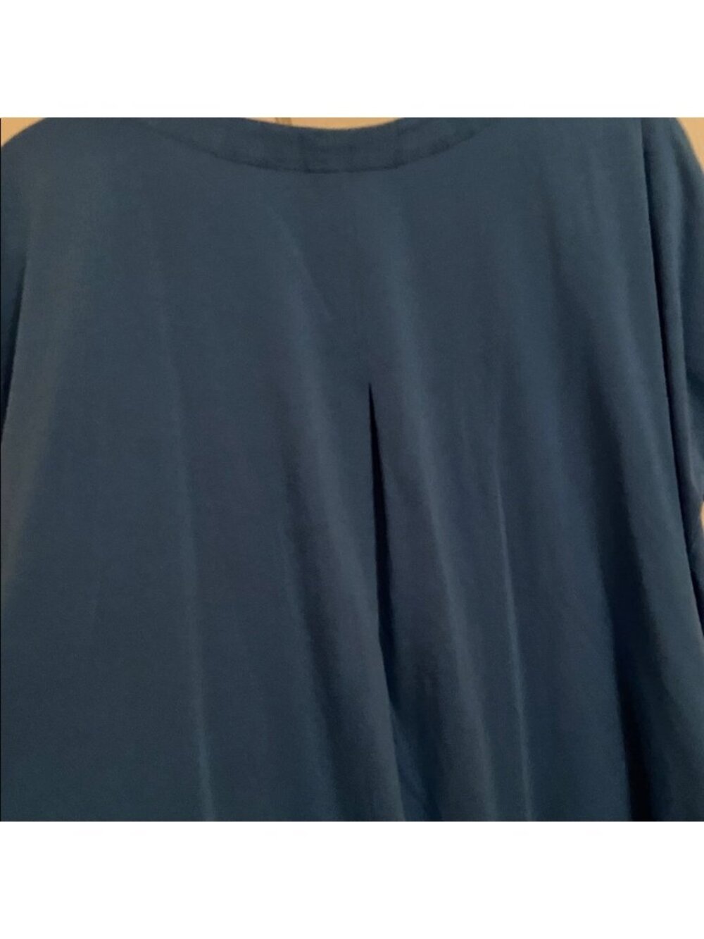 Top, Classic Blue, Short Sleeve V-Neck Back Pleat Size L - Picture 3 of 3